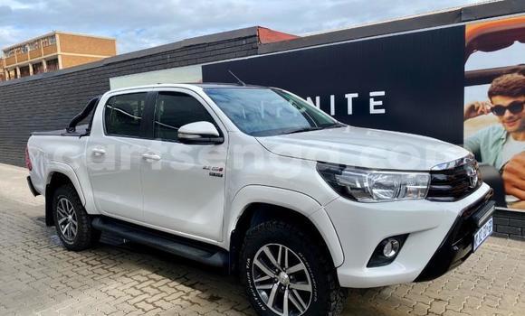 Buy Used Toyota Hilux White Car in Ezulwini in Hhohho Buy Used Toyota Hilux White Car in Ezulwini in Hhohho