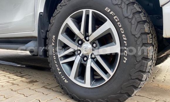 Nunua Ilio tumika Toyota Hilux White Gari ndani ya Ezulwini nchini Hhohho Nunua Ilio tumika Toyota Hilux White Gari ndani ya Ezulwini nchini Hhohho