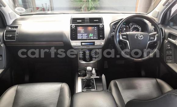 Nunua Ilio tumika Toyota Land Cruiser Prado Silver Gari ndani ya Ezulwini nchini Hhohho Nunua Ilio tumika Toyota Land Cruiser Prado Silver Gari ndani ya Ezulwini nchini Hhohho
