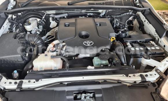 Nunua Ilio tumika Toyota Land Cruiser Prado Silver Gari ndani ya Ezulwini nchini Hhohho Nunua Ilio tumika Toyota Land Cruiser Prado Silver Gari ndani ya Ezulwini nchini Hhohho