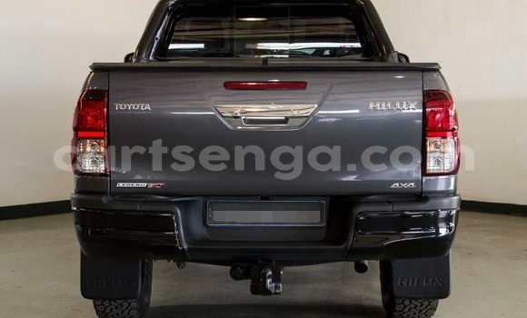 Buy Used Toyota Hilux Silver Car in Ezulwini in Hhohho Buy Used Toyota Hilux Silver Car in Ezulwini in Hhohho