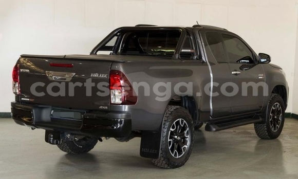 Buy Used Toyota Hilux Silver Car in Ezulwini in Hhohho Buy Used Toyota Hilux Silver Car in Ezulwini in Hhohho
