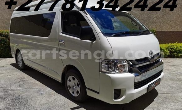 Nunua Ilio tumika Toyota 4Runner White Gari ndani ya Mbabane nchini Manzini