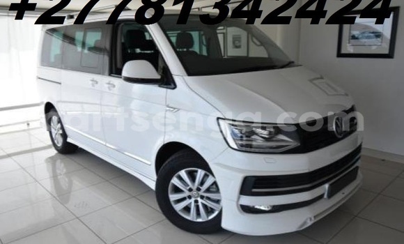 Nunua Ilio tumika Volkswagen Caravelle White Gari ndani ya Mbabane nchini Manzini Nunua Ilio tumika Volkswagen Caravelle White Gari ndani ya Mbabane nchini Manzini