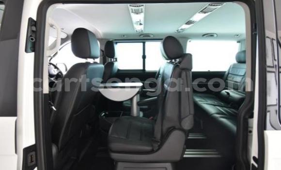Acheter Occasion Voiture Volkswagen Caravelle Blanc à Mbabane, Manzini Acheter Occasion Voiture Volkswagen Caravelle Blanc à Mbabane, Manzini