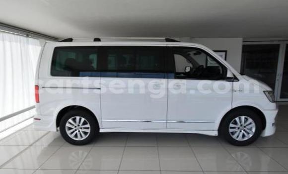 Acheter Occasion Voiture Volkswagen Caravelle Blanc à Mbabane, Manzini Acheter Occasion Voiture Volkswagen Caravelle Blanc à Mbabane, Manzini