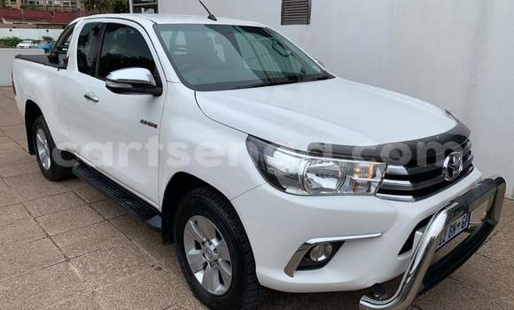 Buy Used Toyota Hilux White Car in Ezulwini in Hhohho