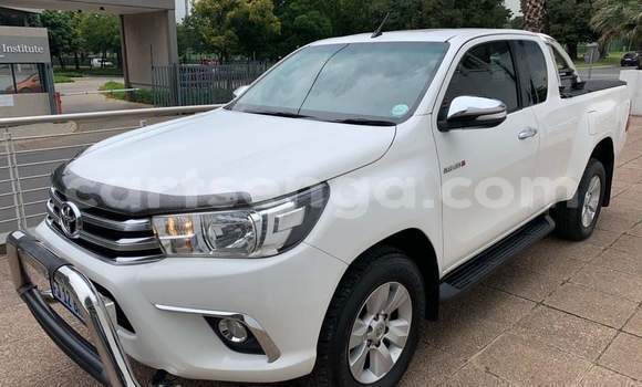 Buy Used Toyota Hilux White Car in Ezulwini in Hhohho Buy Used Toyota Hilux White Car in Ezulwini in Hhohho