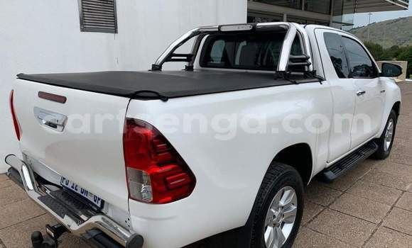 Buy Used Toyota Hilux White Car in Ezulwini in Hhohho Buy Used Toyota Hilux White Car in Ezulwini in Hhohho