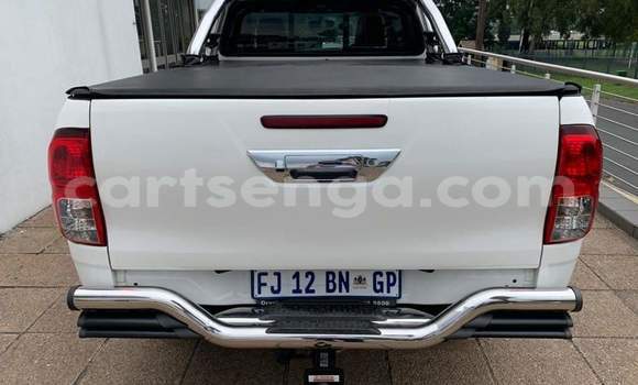 Buy Used Toyota Hilux White Car in Ezulwini in Hhohho Buy Used Toyota Hilux White Car in Ezulwini in Hhohho