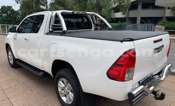 Buy Used Toyota Hilux White Car in Ezulwini in Hhohho Buy Used Toyota Hilux White Car in Ezulwini in Hhohho