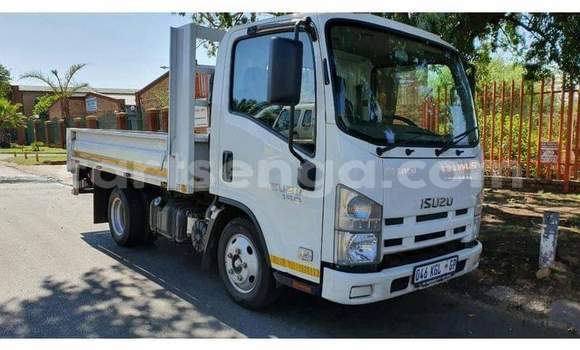 Buy Used Nissan Pickup White Car in Hluti in Shiselweni District Buy Used Nissan Pickup White Car in Hluti in Shiselweni District