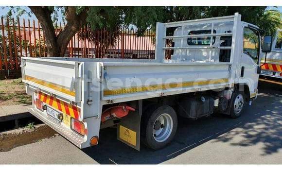 Buy Used Nissan Pickup White Car in Hluti in Shiselweni District Buy Used Nissan Pickup White Car in Hluti in Shiselweni District