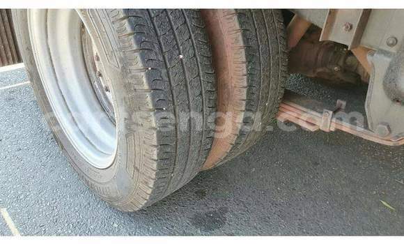 Buy Used Nissan Pickup White Car in Hluti in Shiselweni District Buy Used Nissan Pickup White Car in Hluti in Shiselweni District