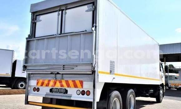 Acheter Occasion Utilitaire Nissan UD Blanc à Ezulwini, Hhohho Acheter Occasion Utilitaire Nissan UD Blanc à Ezulwini, Hhohho