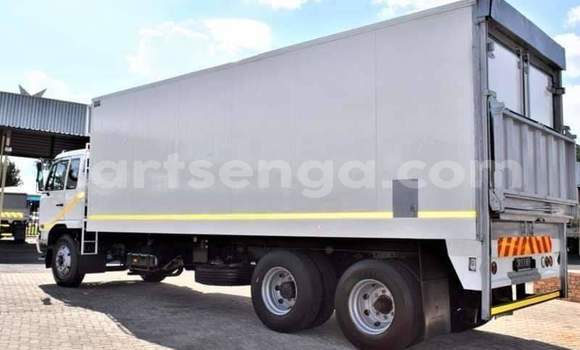 Acheter Occasion Utilitaire Nissan UD Blanc à Ezulwini, Hhohho Acheter Occasion Utilitaire Nissan UD Blanc à Ezulwini, Hhohho