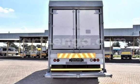 Acheter Occasion Utilitaire Nissan UD Blanc à Ezulwini, Hhohho Acheter Occasion Utilitaire Nissan UD Blanc à Ezulwini, Hhohho