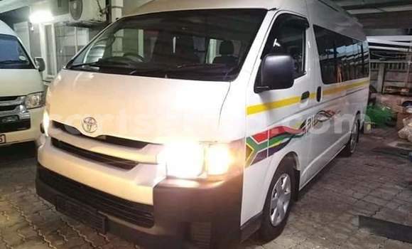 Nunua Ilio tumika Toyota Hiace White Gari ndani ya Mbabane nchini Manzini
