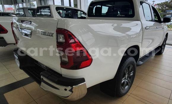 Buy Used Toyota Hilux White Car in Ezulwini in Hhohho Buy Used Toyota Hilux White Car in Ezulwini in Hhohho