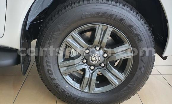 Buy Used Toyota Hilux White Car in Ezulwini in Hhohho Buy Used Toyota Hilux White Car in Ezulwini in Hhohho
