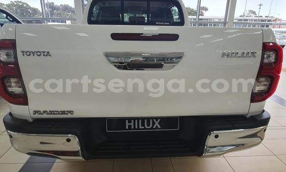 Buy Used Toyota Hilux White Car in Ezulwini in Hhohho Buy Used Toyota Hilux White Car in Ezulwini in Hhohho