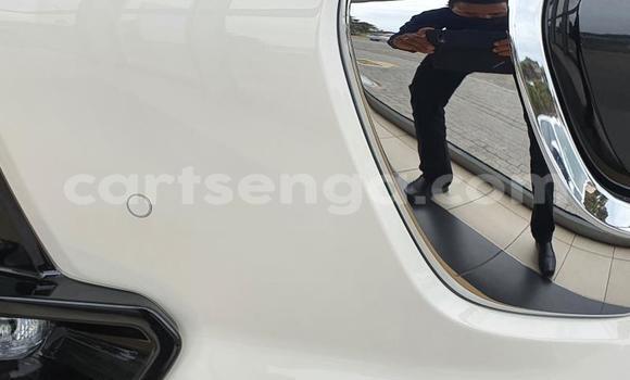 Buy Used Toyota Hilux White Car in Ezulwini in Hhohho Buy Used Toyota Hilux White Car in Ezulwini in Hhohho