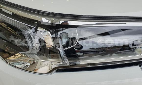 Buy Used Toyota Hilux White Car in Ezulwini in Hhohho Buy Used Toyota Hilux White Car in Ezulwini in Hhohho