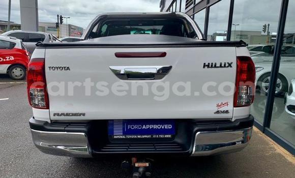 Buy Used Toyota Hilux White Car in Ezulwini in Hhohho Buy Used Toyota Hilux White Car in Ezulwini in Hhohho