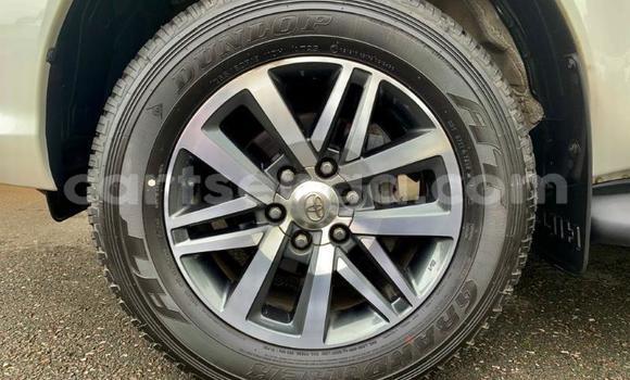 Buy Used Toyota Hilux White Car in Ezulwini in Hhohho Buy Used Toyota Hilux White Car in Ezulwini in Hhohho