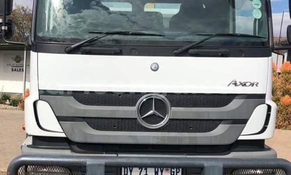 Buy Used Mercedes‒Benz Truck White Truck in Ezulwini in Hhohho Buy Used Mercedes‒Benz Truck White Truck in Ezulwini in Hhohho