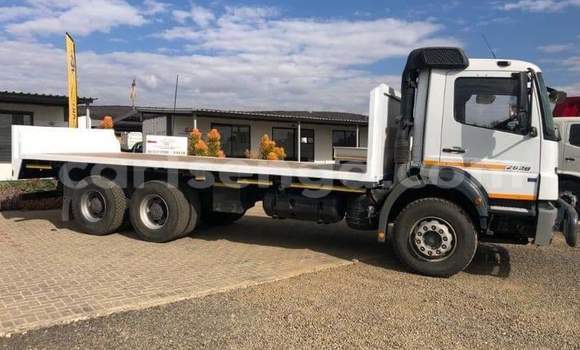 Buy Used Mercedes‒Benz Truck White Truck in Ezulwini in Hhohho Buy Used Mercedes‒Benz Truck White Truck in Ezulwini in Hhohho