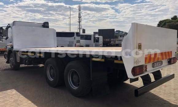 Buy Used Mercedes‒Benz Truck White Truck in Ezulwini in Hhohho Buy Used Mercedes‒Benz Truck White Truck in Ezulwini in Hhohho