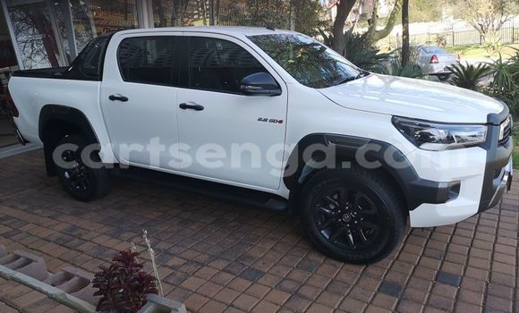 Buy Used Toyota Hilux White Car in Import - Dubai in Hhohho Buy Used Toyota Hilux White Car in Import - Dubai in Hhohho