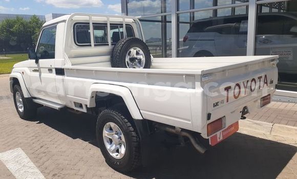 Buy Used Toyota Land Cruiser White Car in Manzini in Manzini Buy Used Toyota Land Cruiser White Car in Manzini in Manzini