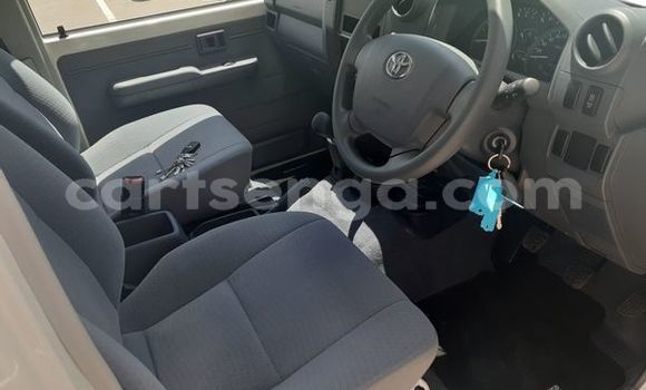 Buy Used Toyota Land Cruiser White Car in Manzini in Manzini Buy Used Toyota Land Cruiser White Car in Manzini in Manzini