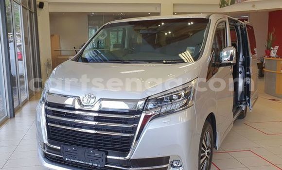 Nunua Ilio tumika Toyota Pickup White Gari ndani ya Manzini nchini Manzini