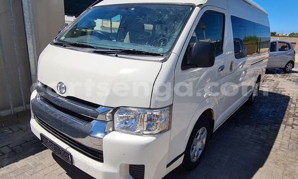 Buy Used Toyota Commuter White Car in Mbabane in Manzini