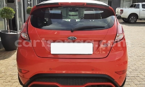 Nunua Ilio tumika Ford Fiesta ST Beige Gari ndani ya Big Bend nchini Lubombo Nunua Ilio tumika Ford Fiesta ST Beige Gari ndani ya Big Bend nchini Lubombo