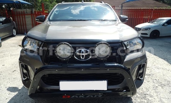 Nunua Ilio tumika Toyota Hilux Beige Gari ndani ya Big Bend nchini Lubombo