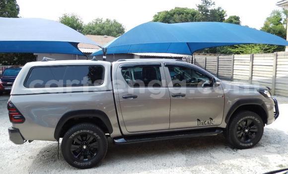 Nunua Ilio tumika Toyota Hilux Beige Gari ndani ya Big Bend nchini Lubombo Nunua Ilio tumika Toyota Hilux Beige Gari ndani ya Big Bend nchini Lubombo