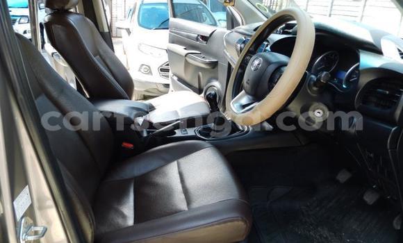 Nunua Ilio tumika Toyota Hilux Beige Gari ndani ya Big Bend nchini Lubombo Nunua Ilio tumika Toyota Hilux Beige Gari ndani ya Big Bend nchini Lubombo