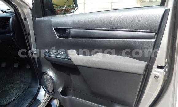 Nunua Ilio tumika Toyota Hilux Beige Gari ndani ya Big Bend nchini Lubombo Nunua Ilio tumika Toyota Hilux Beige Gari ndani ya Big Bend nchini Lubombo