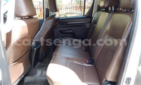 Nunua Ilio tumika Toyota Hilux Beige Gari ndani ya Big Bend nchini Lubombo Nunua Ilio tumika Toyota Hilux Beige Gari ndani ya Big Bend nchini Lubombo