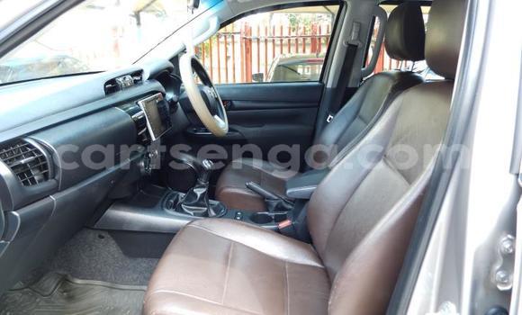 Nunua Ilio tumika Toyota Hilux Beige Gari ndani ya Big Bend nchini Lubombo Nunua Ilio tumika Toyota Hilux Beige Gari ndani ya Big Bend nchini Lubombo