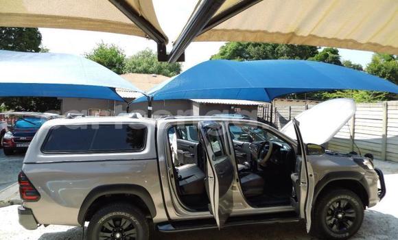 Nunua Ilio tumika Toyota Hilux Beige Gari ndani ya Big Bend nchini Lubombo Nunua Ilio tumika Toyota Hilux Beige Gari ndani ya Big Bend nchini Lubombo