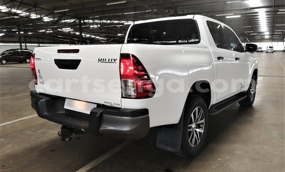 Buy Used Toyota Hilux White Car in Mbabane in Manzini Buy Used Toyota Hilux White Car in Mbabane in Manzini
