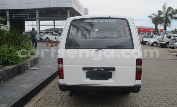 Buy Used Toyota Hiace White Car in Mbabane in Manzini Buy Used Toyota Hiace White Car in Mbabane in Manzini