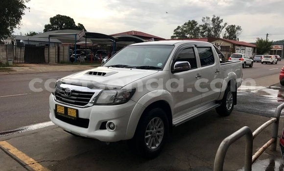 Buy Used Toyota Hilux White Car in Mbabane in Manzini Buy Used Toyota Hilux White Car in Mbabane in Manzini