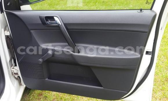 Nunua Ilio tumika Volkswagen Polo White Gari ndani ya Ezulwini nchini Hhohho Nunua Ilio tumika Volkswagen Polo White Gari ndani ya Ezulwini nchini Hhohho