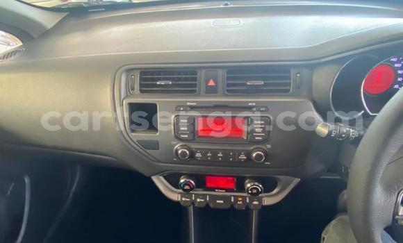 Nunua Ilio tumika Kia Rio Beige Gari ndani ya Ezulwini nchini Hhohho Nunua Ilio tumika Kia Rio Beige Gari ndani ya Ezulwini nchini Hhohho